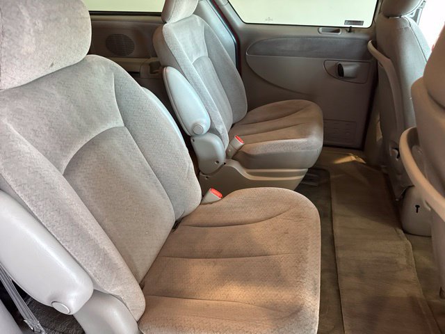 Used 2001 Chrysler Town & Country LX FWD image 11