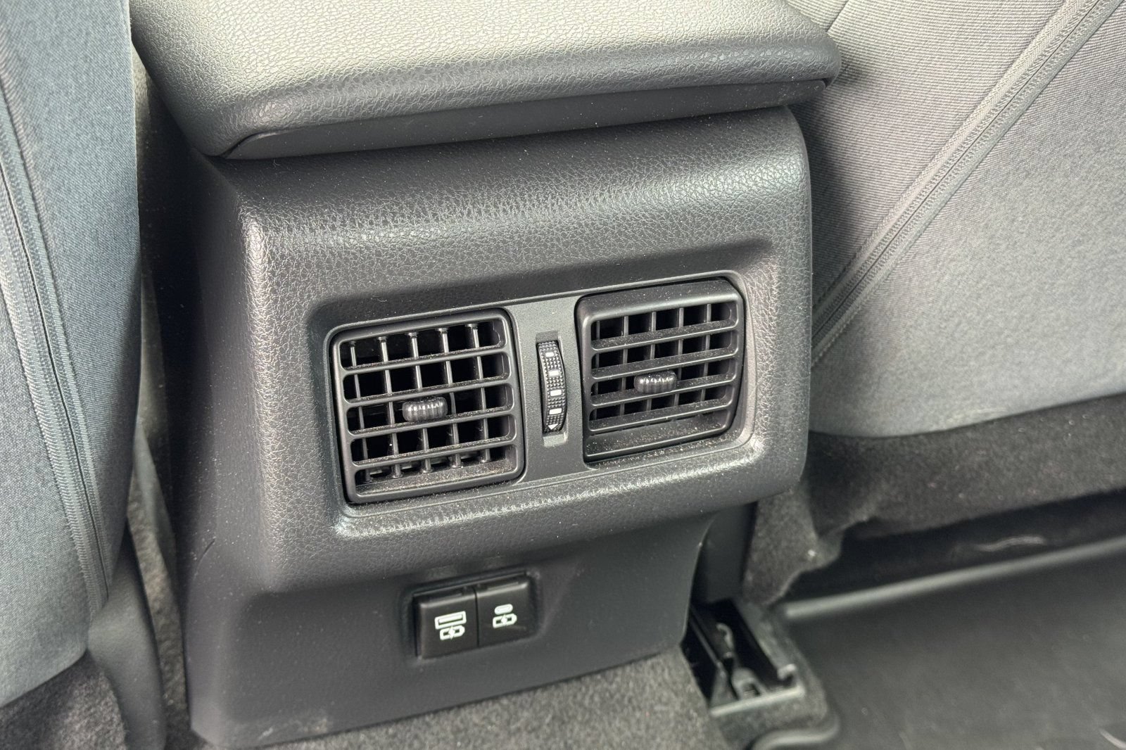Used 2025 Toyota Camry LE FWD image 31