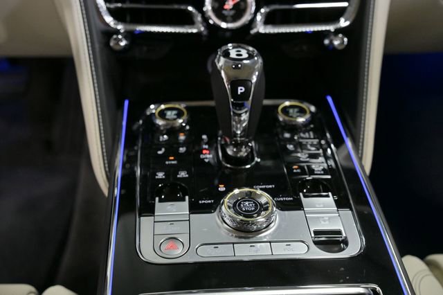 Used 2024 Bentley Flying Spur V8 image 57