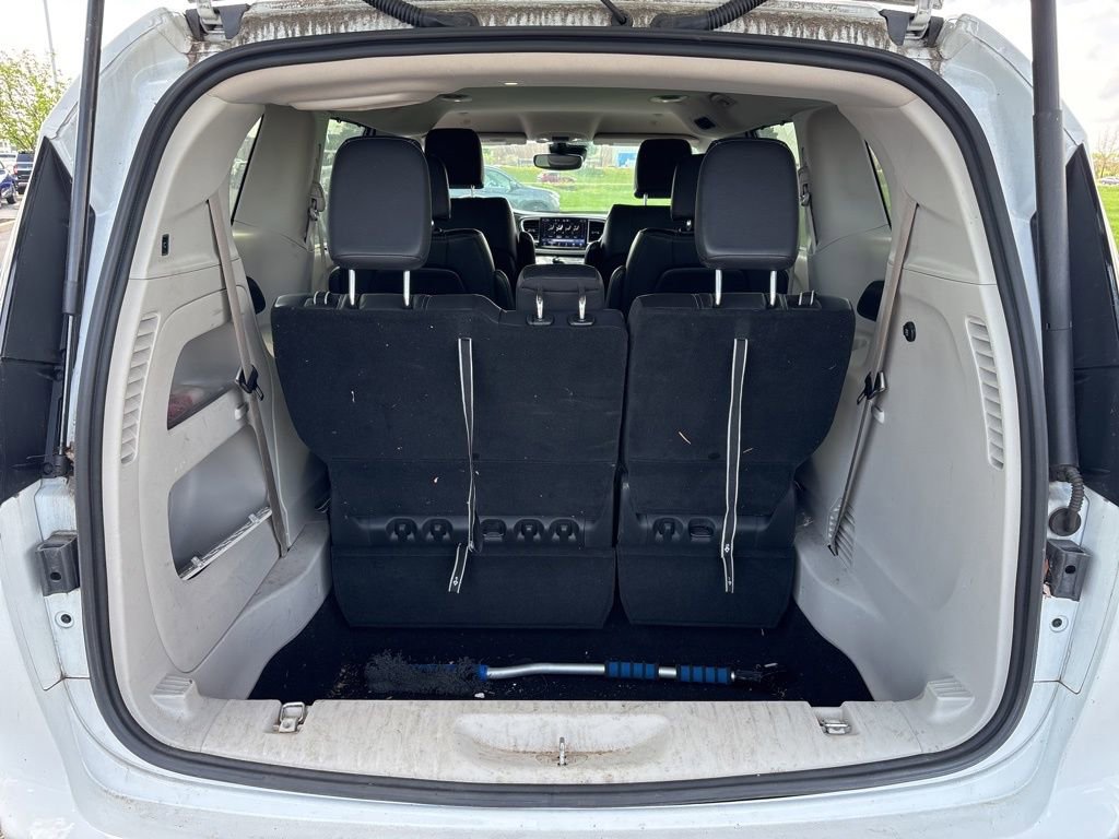 Used 2022 Chrysler Pacifica Touring-L FWD image 8