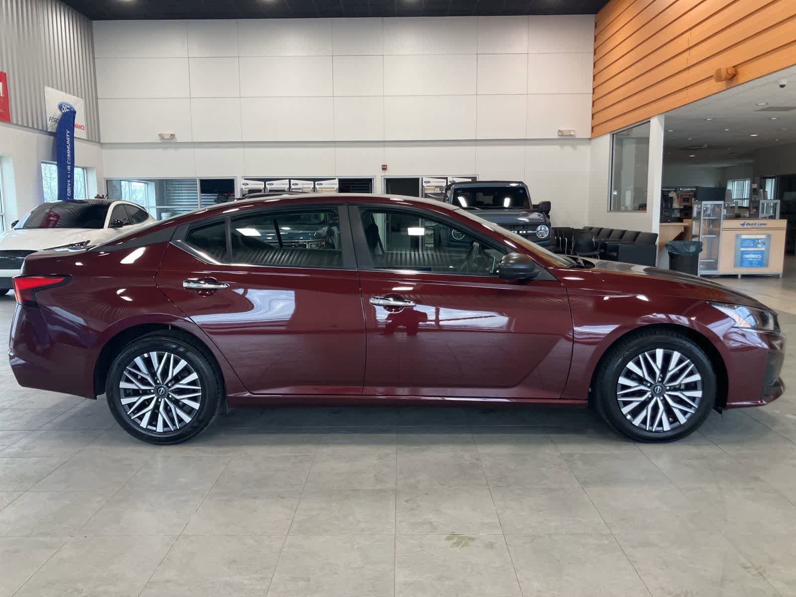 Used 2025 Nissan Altima 2.5 SV FWD image 4