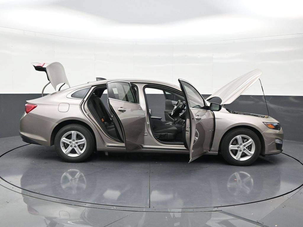 Used 2025 Chevrolet Malibu LS FWD image 30
