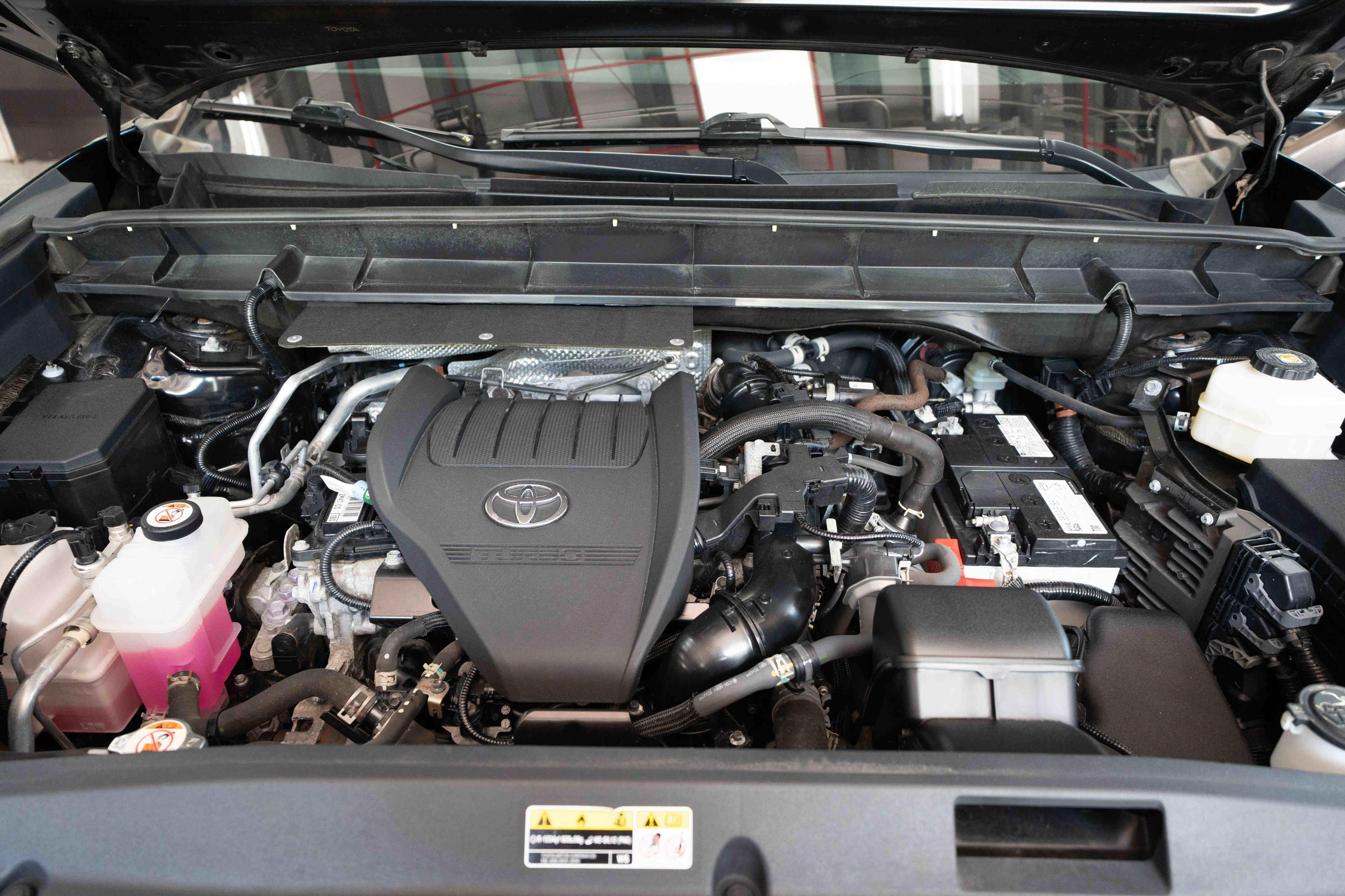 Used 2023 Toyota Highlander XLE AWD/4WD image 32