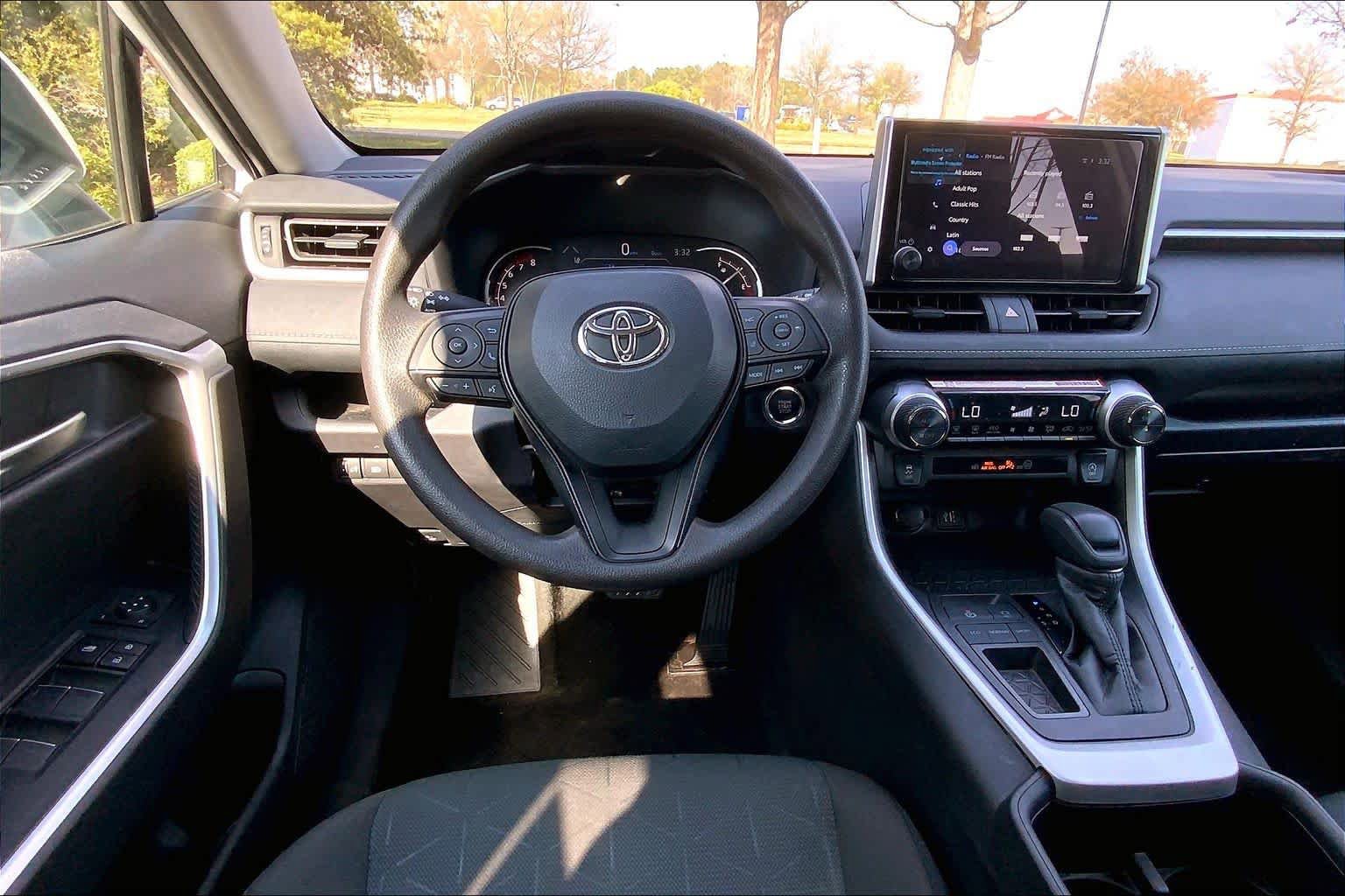 Used 2025 Toyota RAV4 XLE FWD image 6