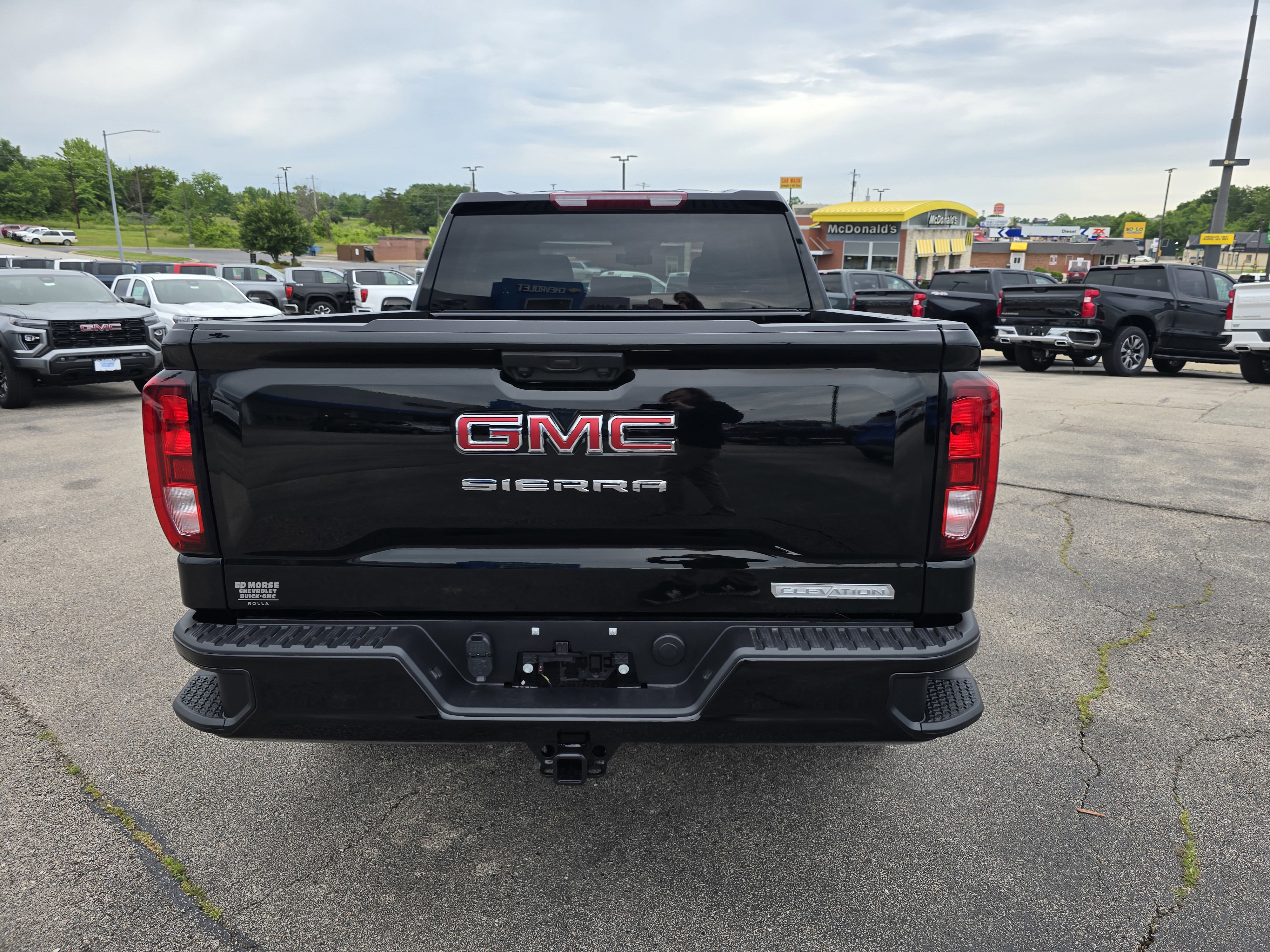 New 2025 GMC Sierra 1500 Elevation image 4