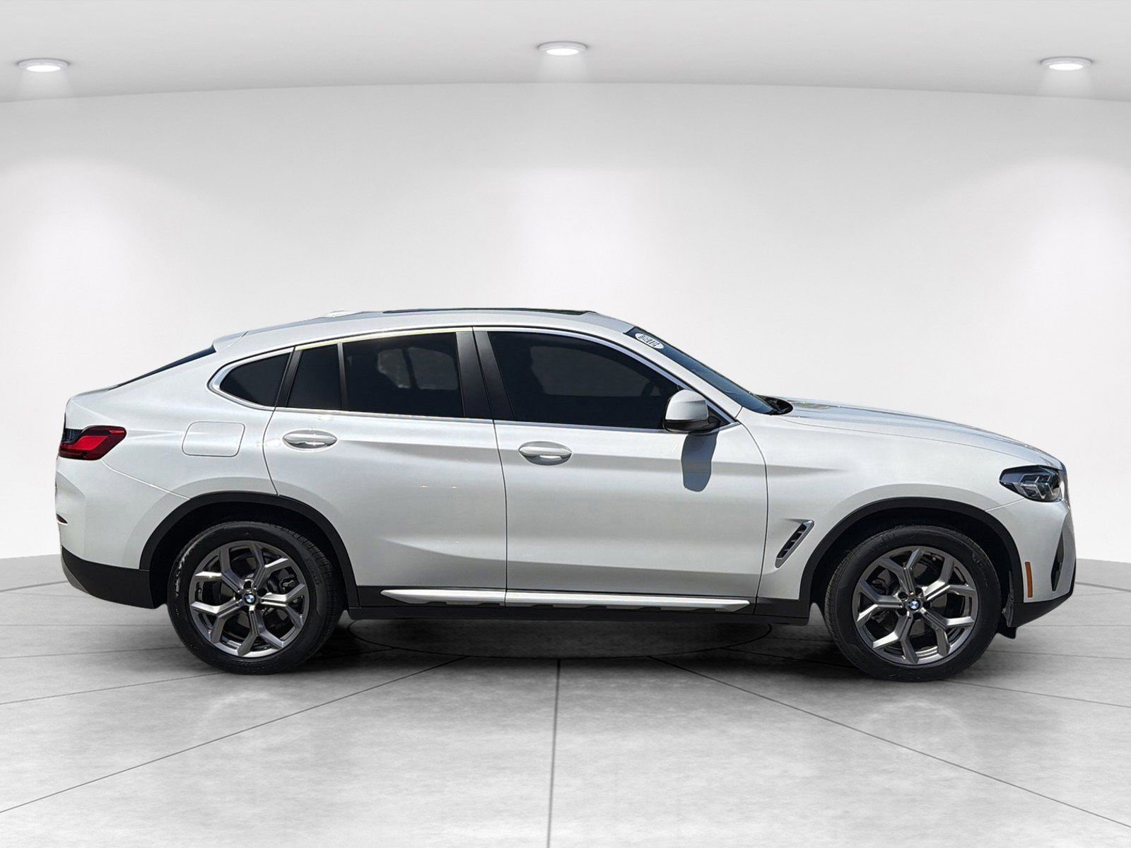 Certified 2023 BMW X4 xDrive30i w/ Convenience Package AWD/4WD image 3