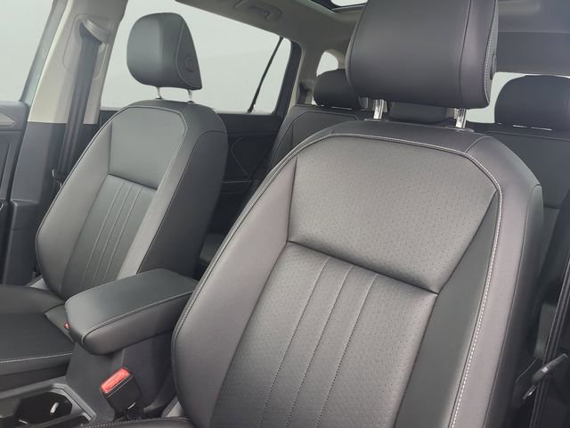 Used 2022 Volkswagen Tiguan SE FWD image 23
