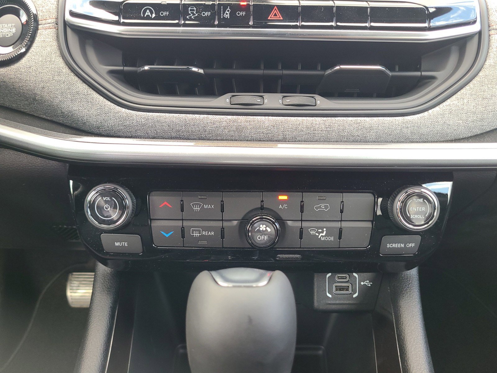 Used 2024 Jeep Compass Latitude image 16