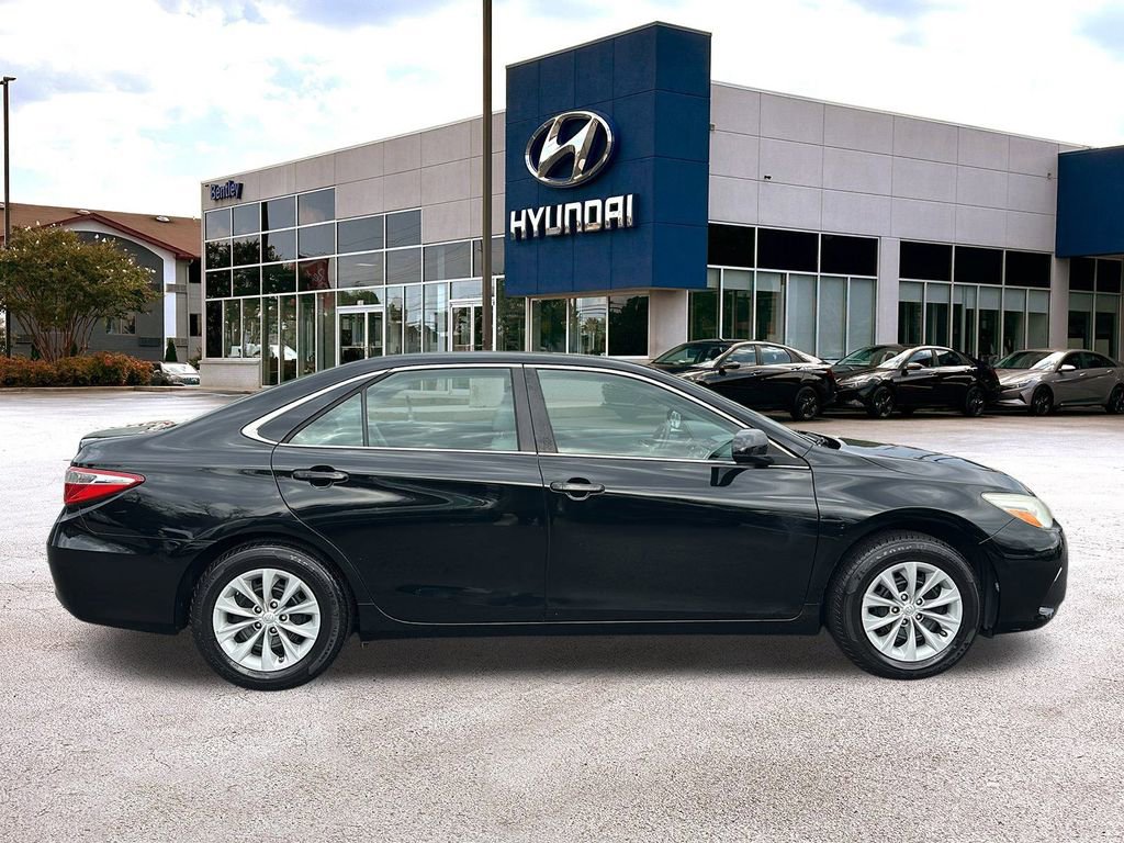 Used 2016 Toyota Camry LE image 6