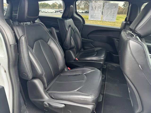 Used 2024 Chrysler Pacifica Limited FWD image 14