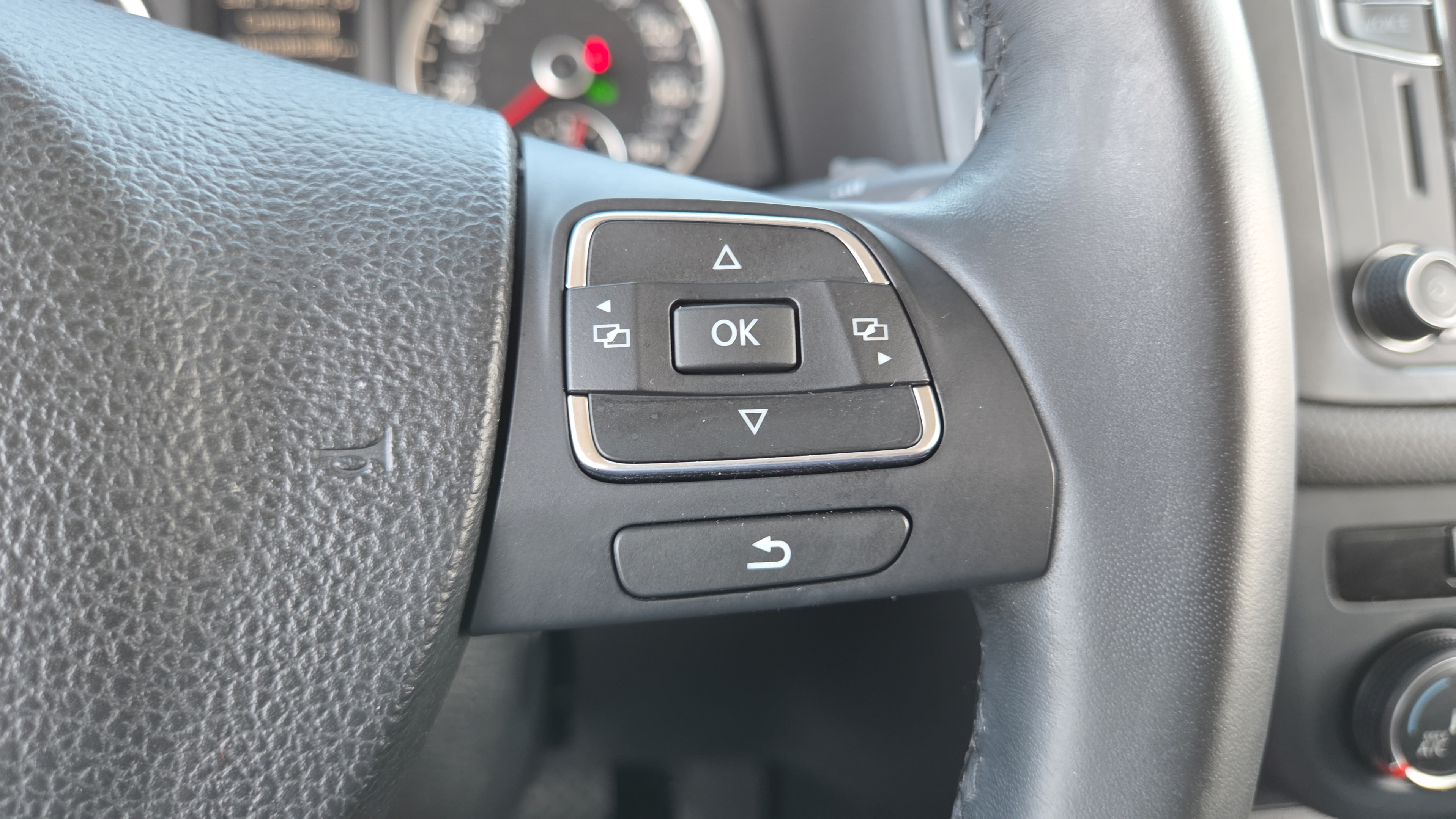 Used 2017 Volkswagen Tiguan S FWD image 23