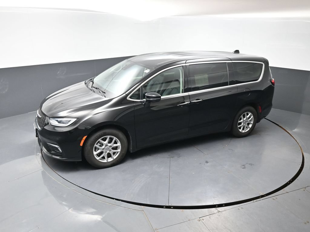Used 2024 Chrysler Pacifica Touring-L FWD image 52