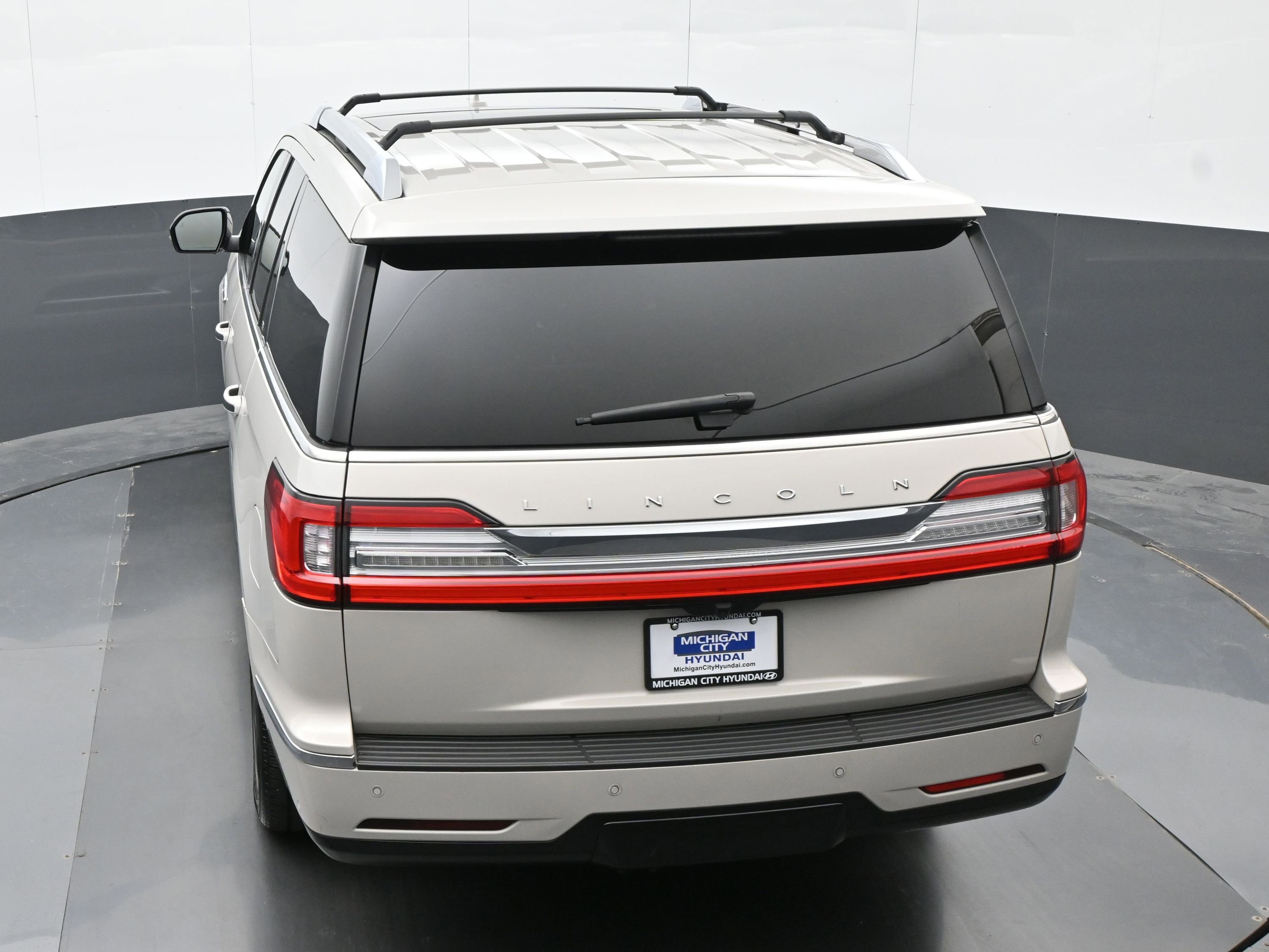 Used 2019 Lincoln Navigator Select w/ Technology Package AWD/4WD image 29