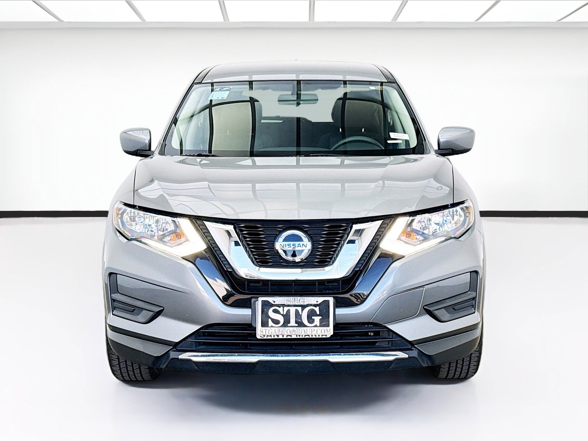 Used 2018 Nissan Rogue S image 2