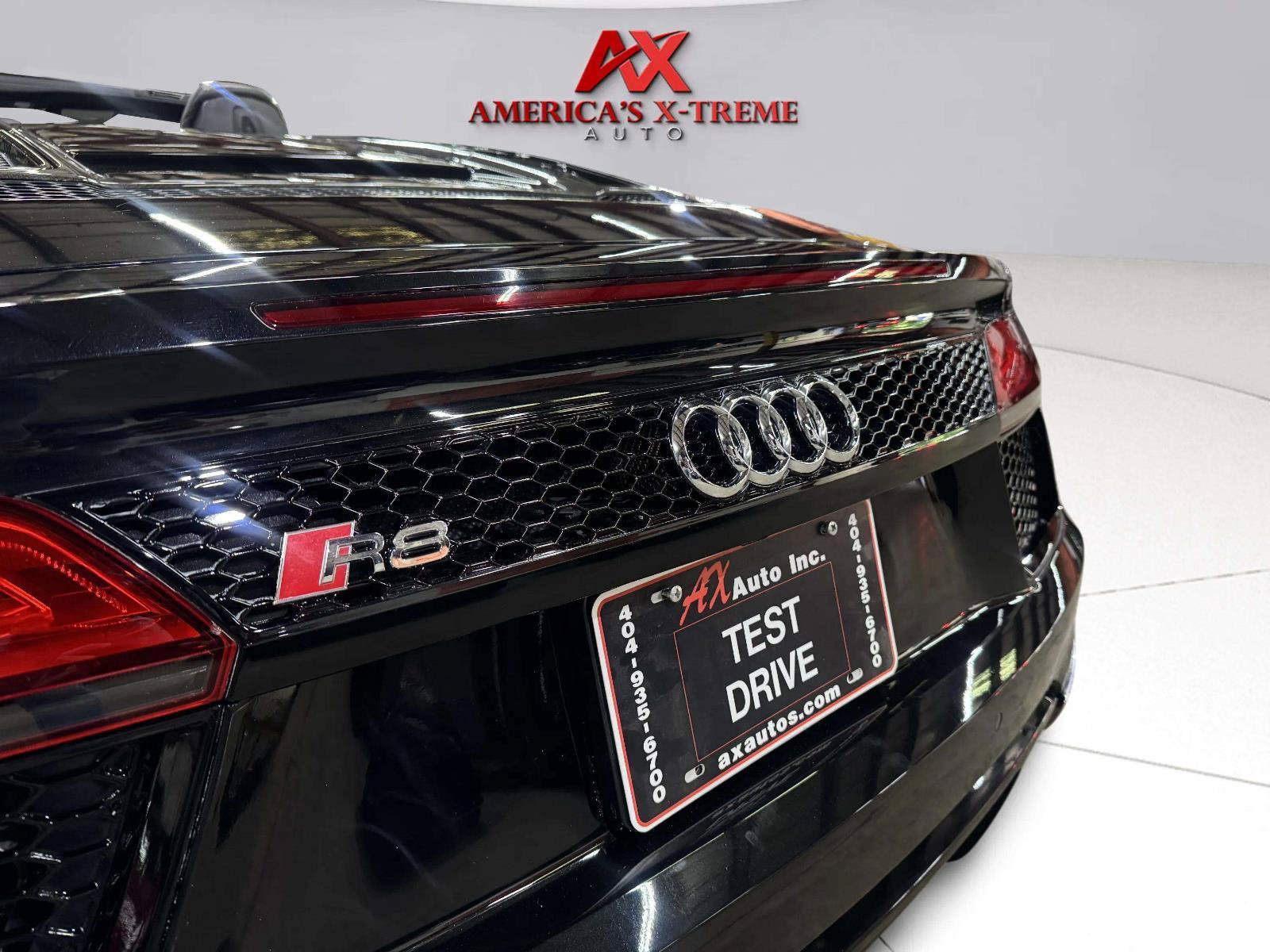 Used 2017 Audi R8 V10 w/ Carbon Exterior Package AWD/4WD image 30