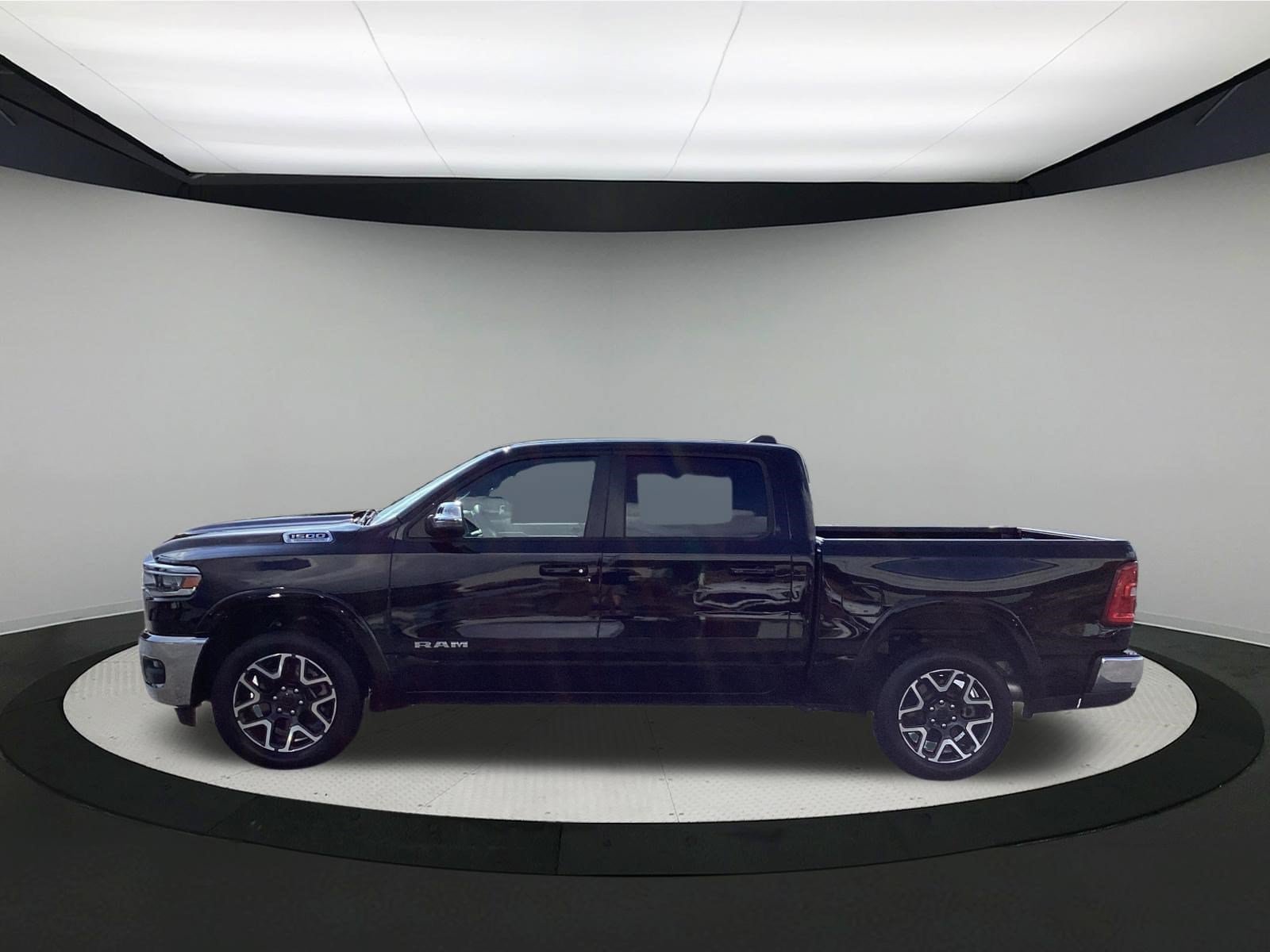 Used 2026 RAM 1500 Laramie AWD/4WD image 5