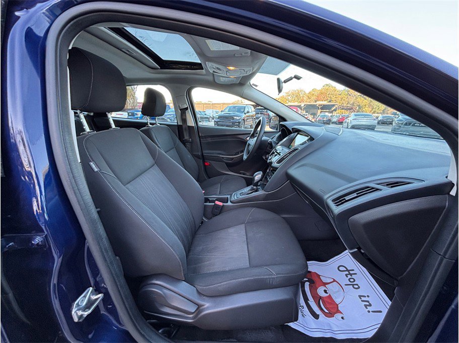 Used 2017 Ford Focus SEL FWD image 32