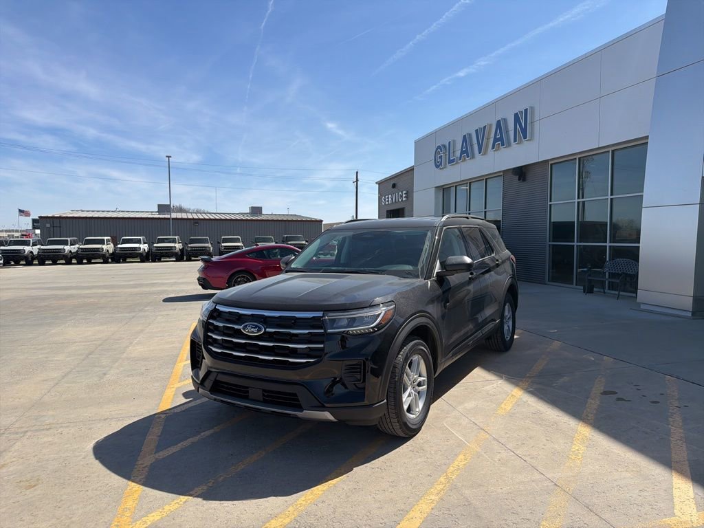 New 2026 Ford Explorer Active AWD/4WD image 3