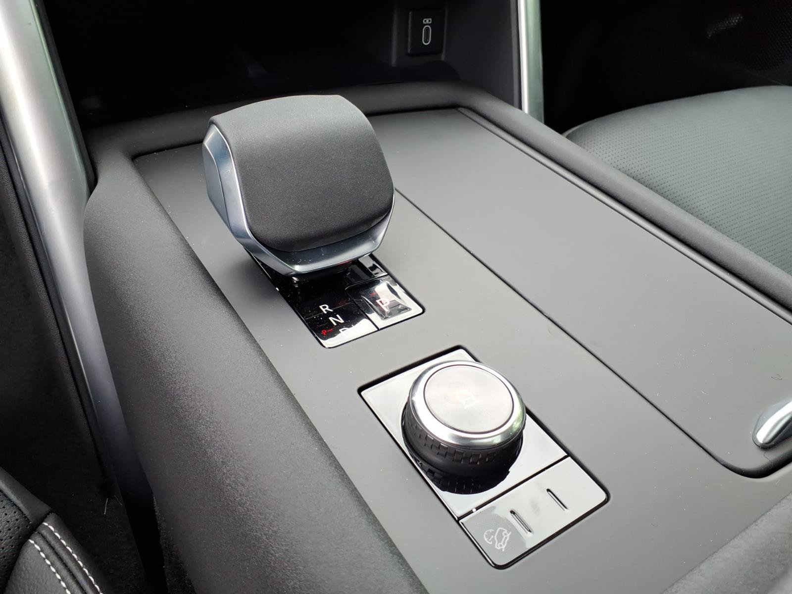 New 2026 Land Rover Discovery Dynamic SE AWD/4WD image 14