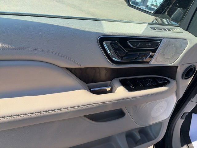 Used 2020 Lincoln Navigator Reserve w/ Luxury Package image 18