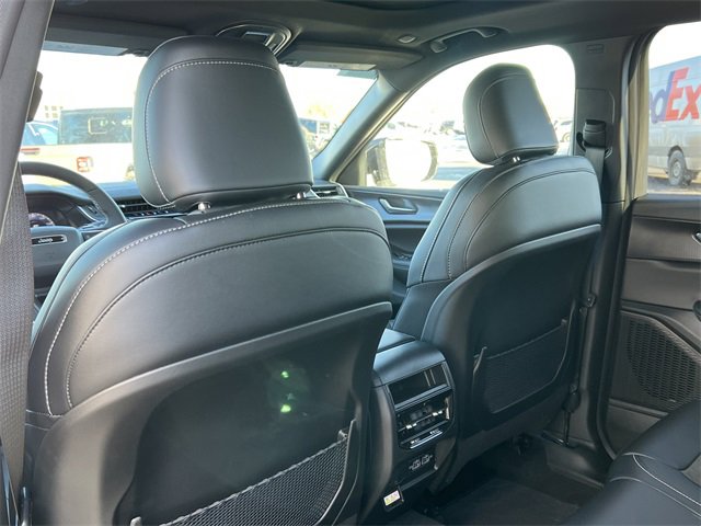 New 2025 Jeep Grand Cherokee Altitude image 33