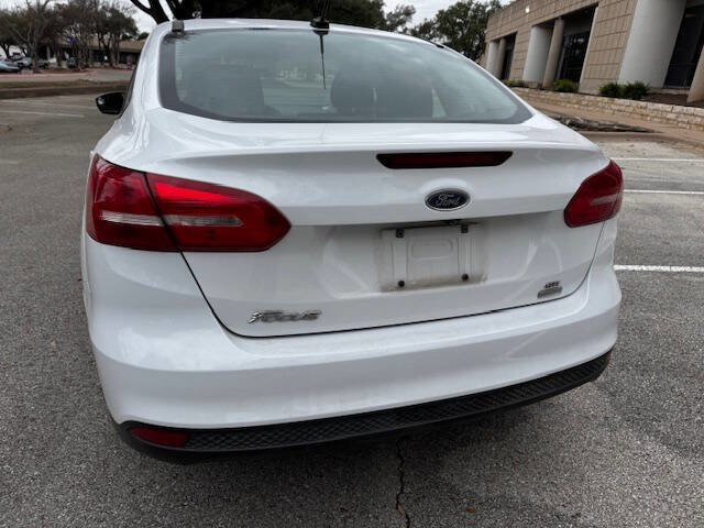 Used 2018 Ford Focus SE w/ SE Appearance Package image 12