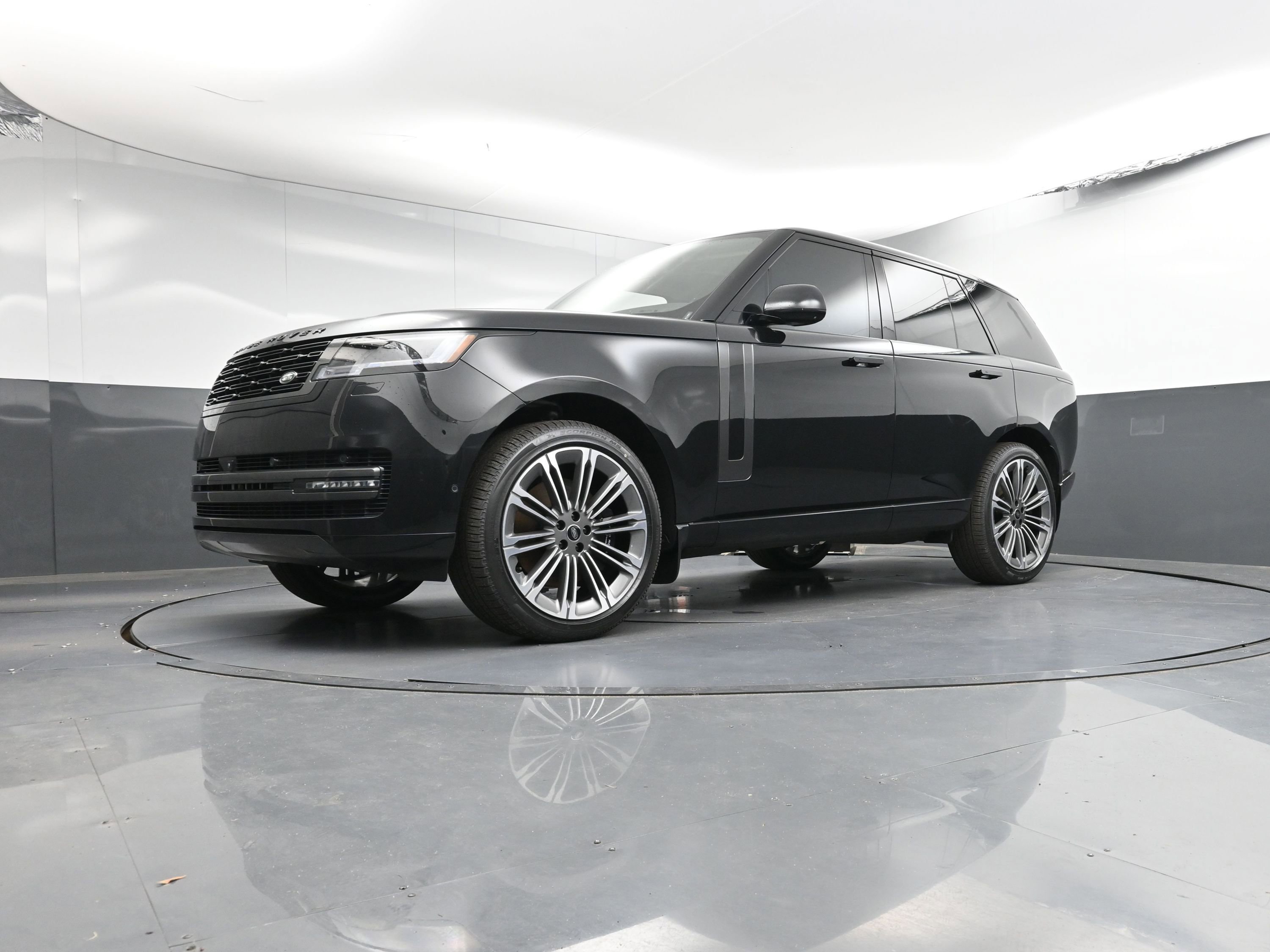 New 2025 Land Rover Range Rover SE image 25