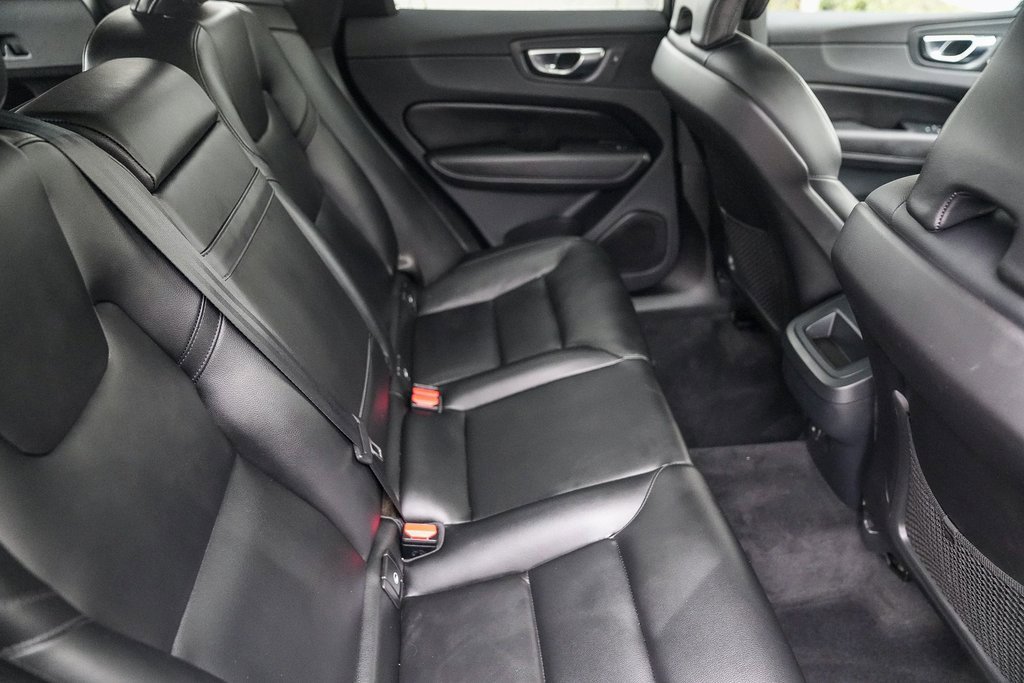 Used 2023 Volvo XC60 B5 Core image 16