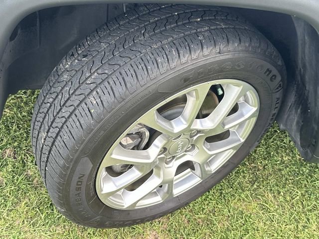 Used 2023 Jeep Compass Latitude image 17