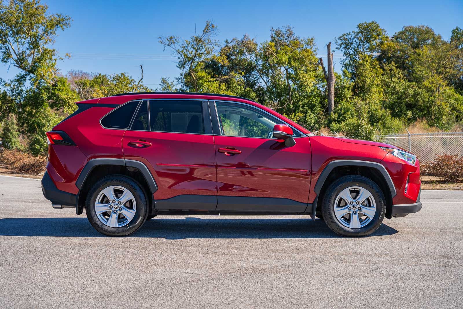 Used 2021 Toyota RAV4 XLE w/ Convenience Package image 8