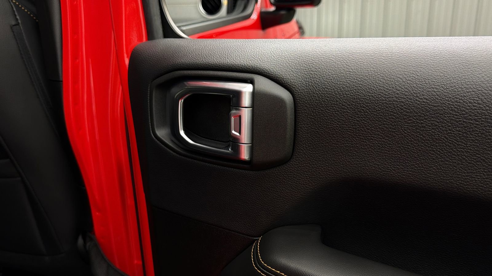 Used 2025 Jeep Wrangler Unlimited Sahara AWD/4WD image 44