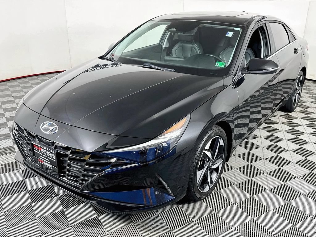 Used 2023 Hyundai Elantra Limited FWD image 3