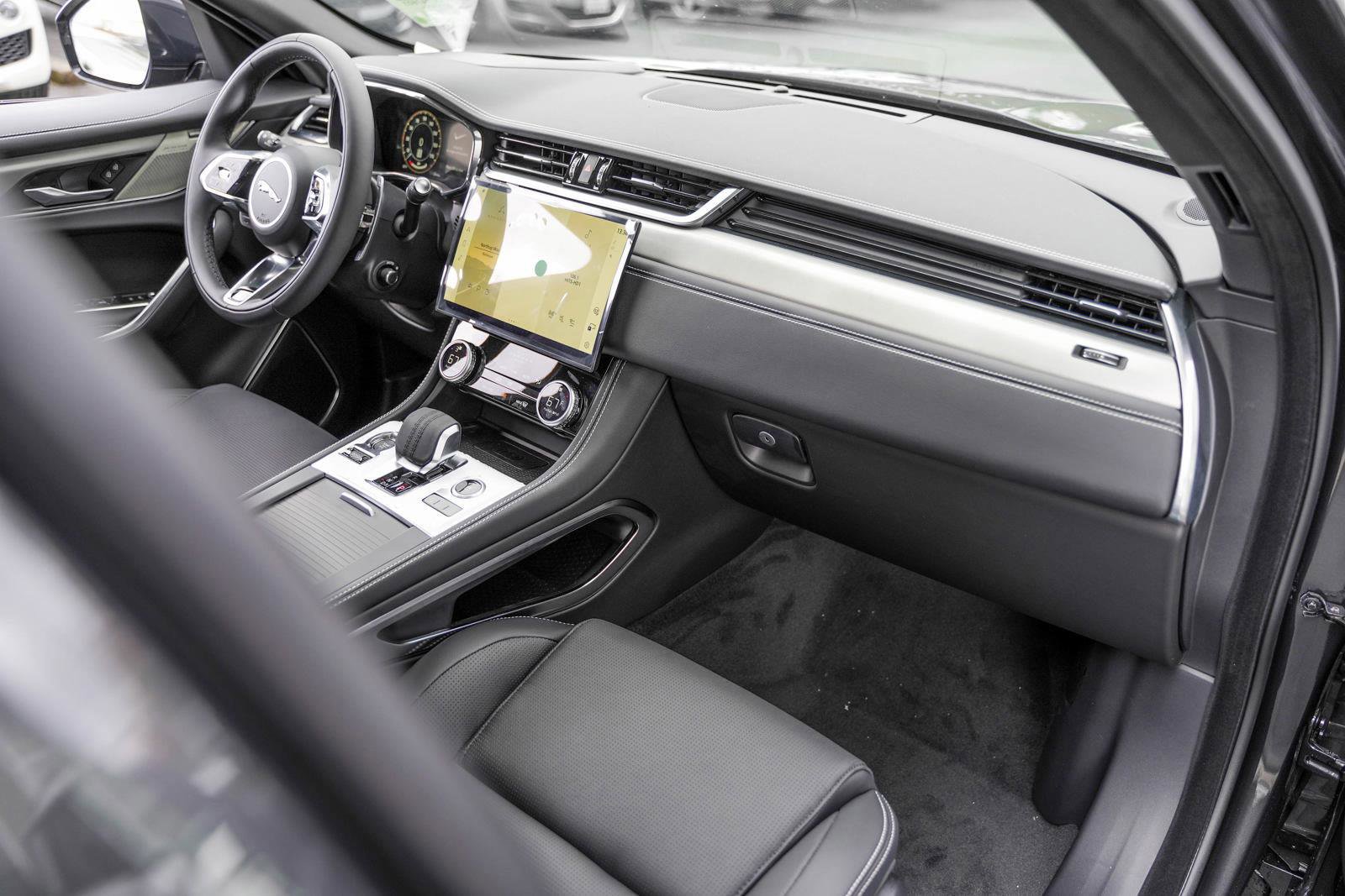 New 2025 Jaguar F-PACE R-Dynamic S image 11