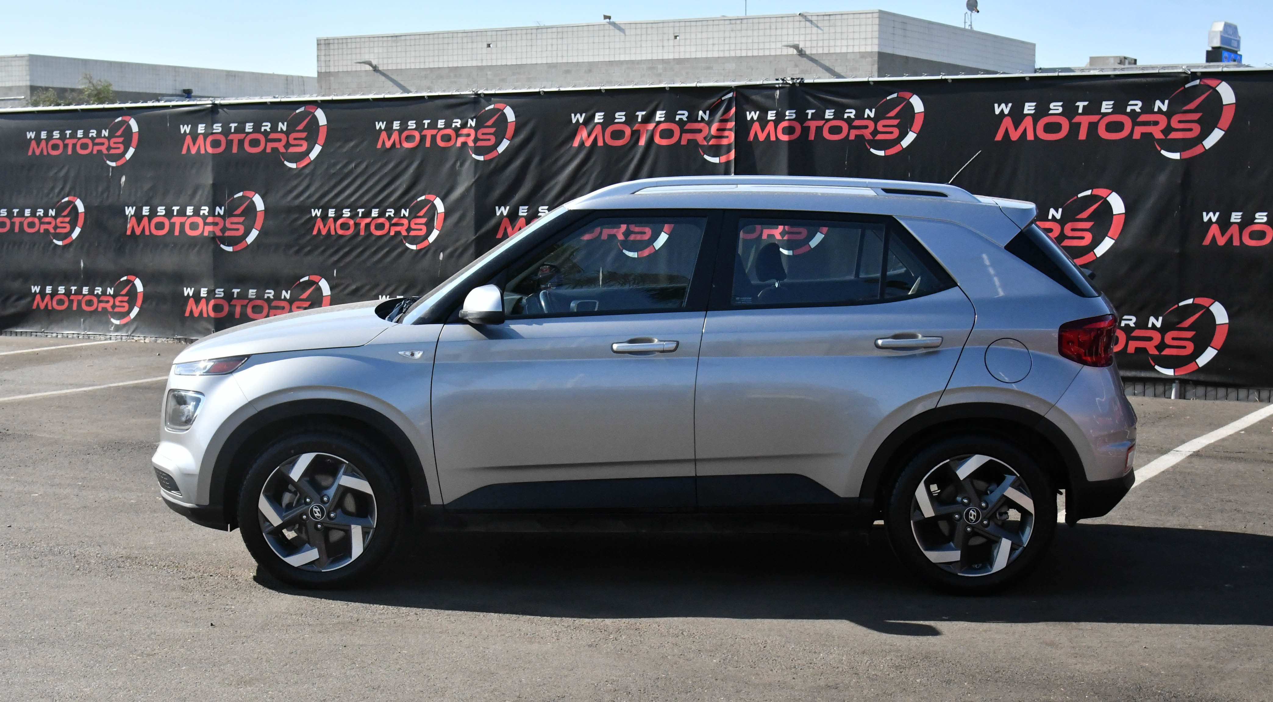 Used 2023 Hyundai Venue SEL w/ Cargo Package image 4