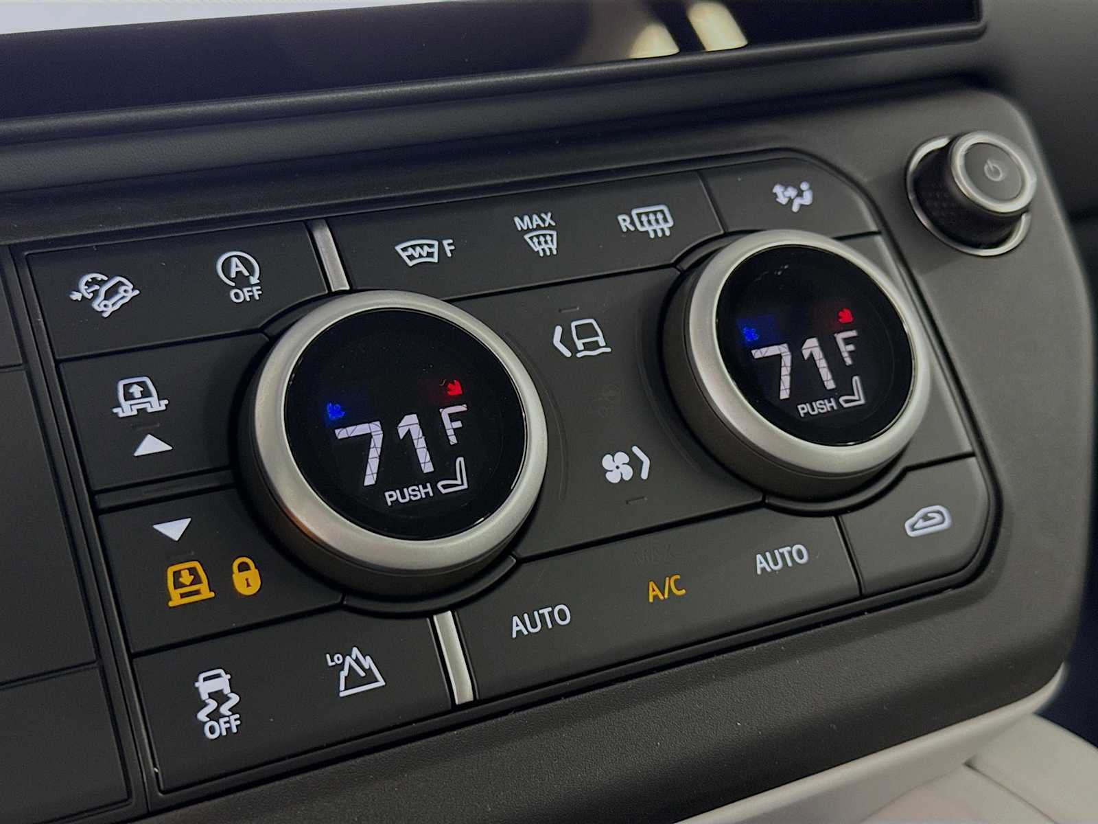 New 2026 Land Rover Defender 110 X-Dynamic SE AWD/4WD image 16