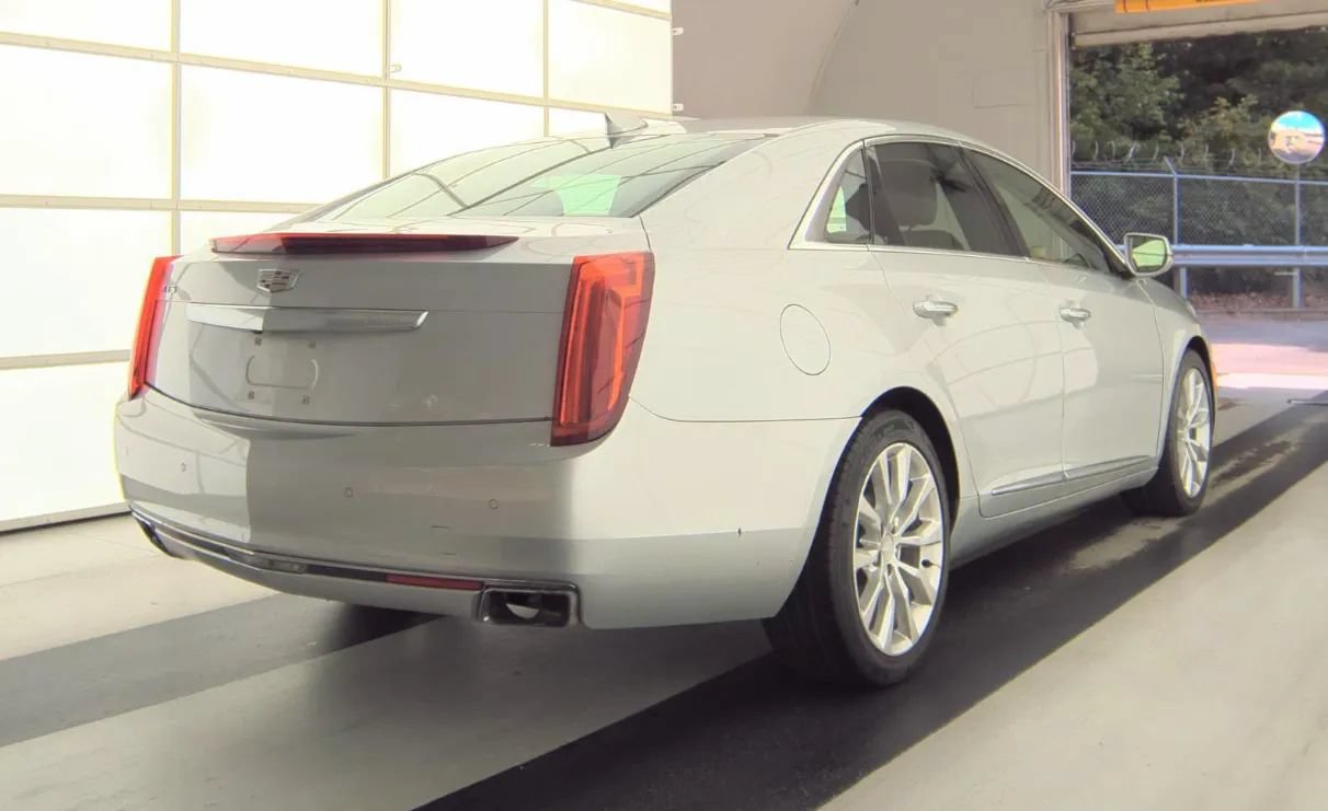 Used 2016 Cadillac XTS Luxury FWD image 3