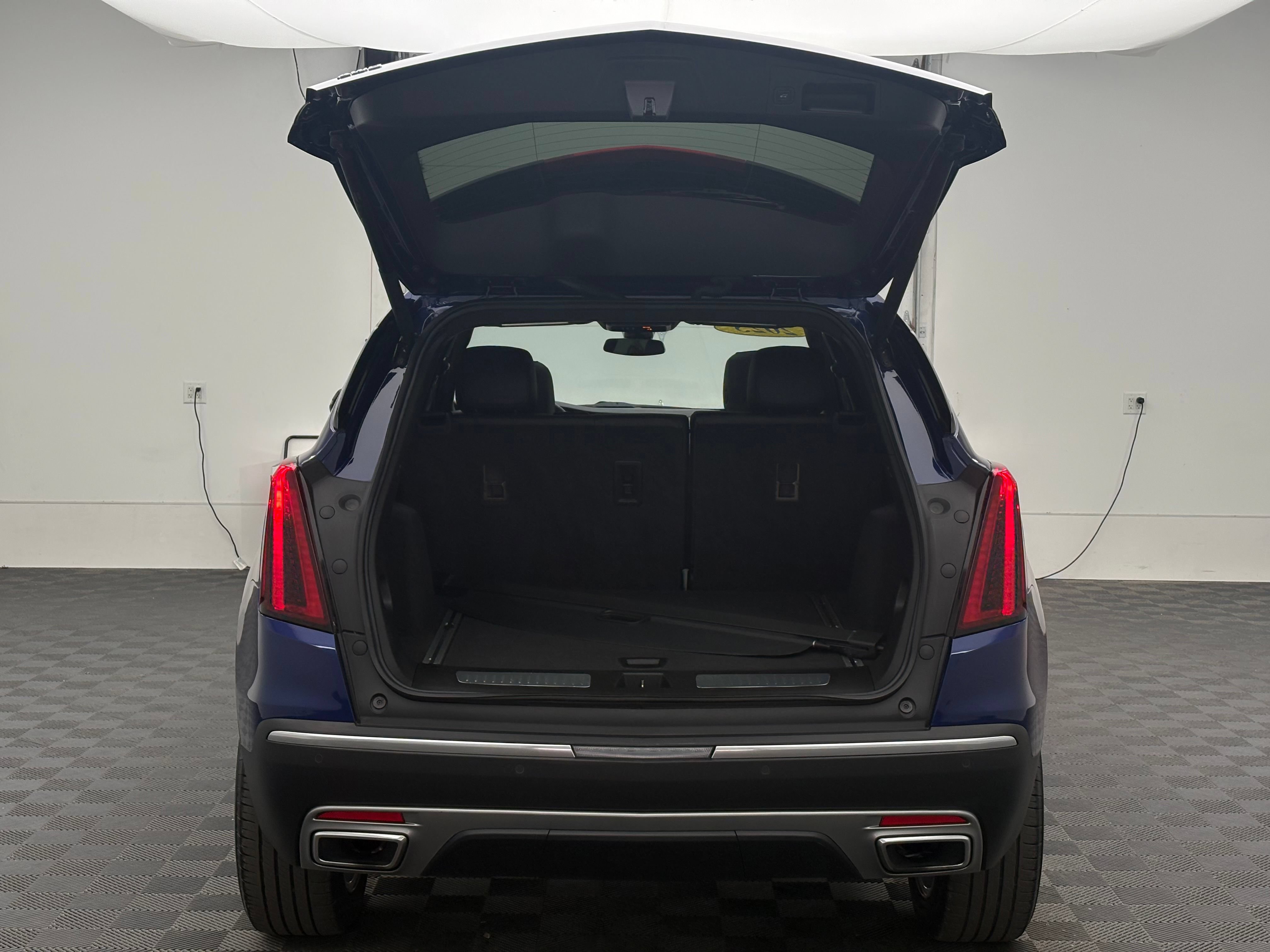 Used 2025 Cadillac XT5 Premium Luxury AWD/4WD image 10