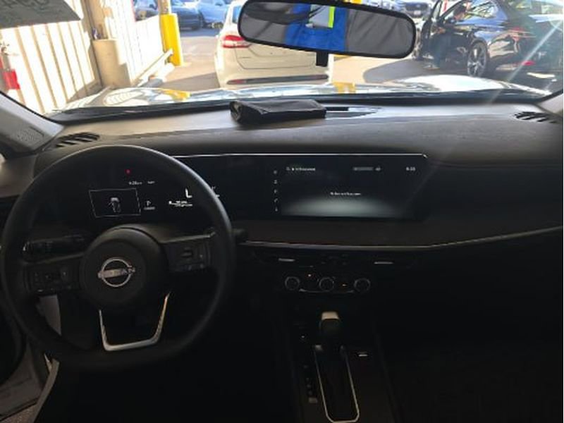 Used 2025 Nissan Kicks SV image 5