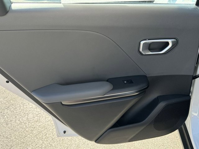 New 2025 Kia K4 LX image 9