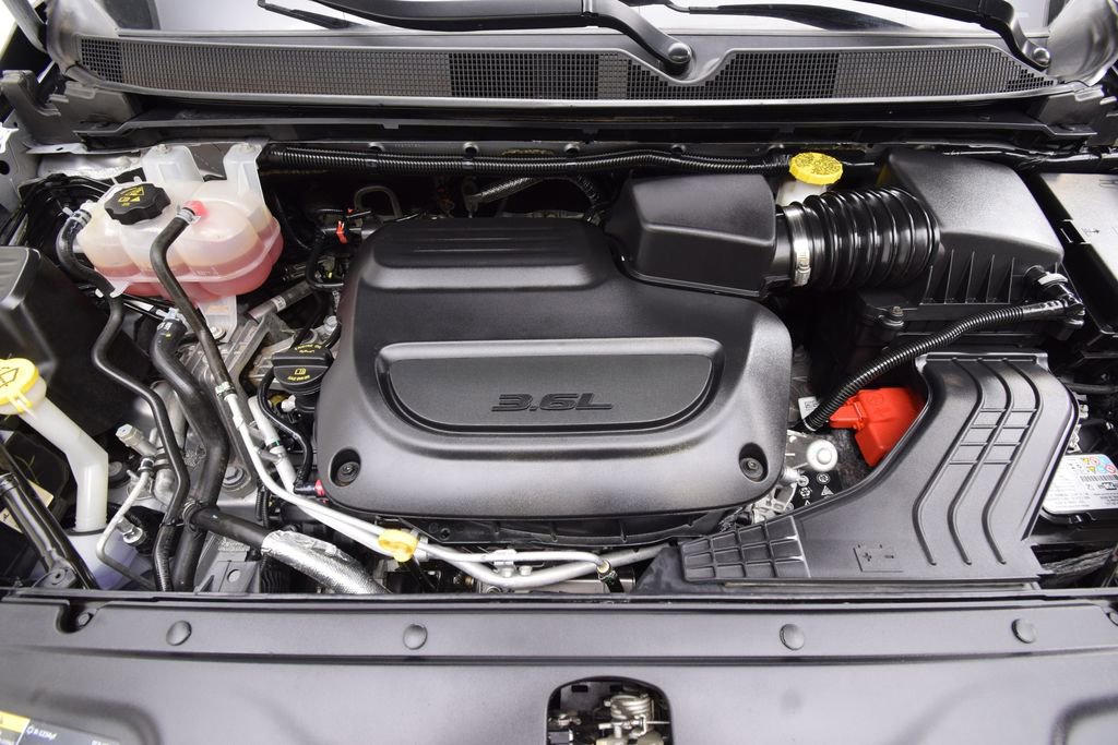 Used 2022 Chrysler Pacifica Touring-L image 29