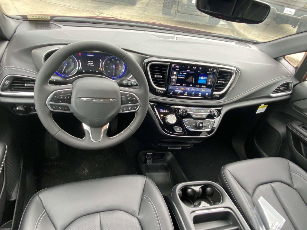New 2027 Chrysler Pacifica Select FWD image 10
