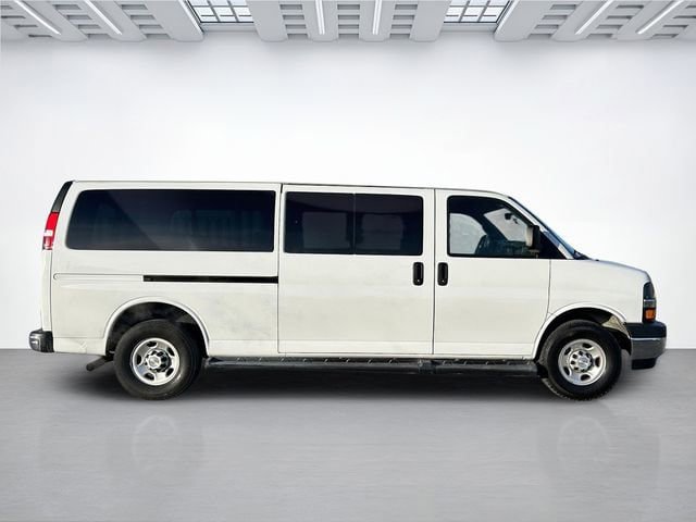 Used 2023 Chevrolet Express 3500 LT w/ LT Preferred Equipment Group RWD image 3