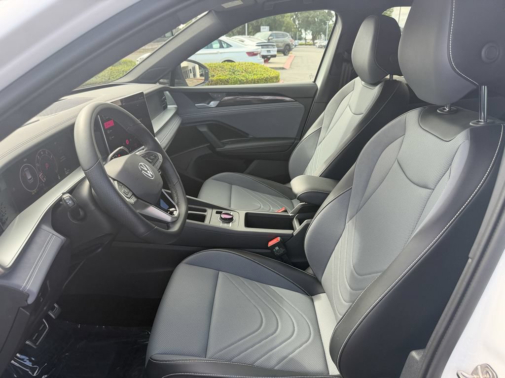 Certified 2026 Volkswagen Tiguan SE R-Line FWD image 13