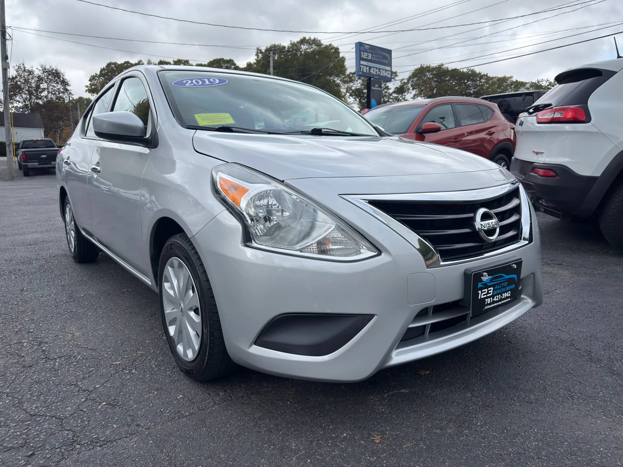 Used 2019 Nissan Versa SV FWD image 1