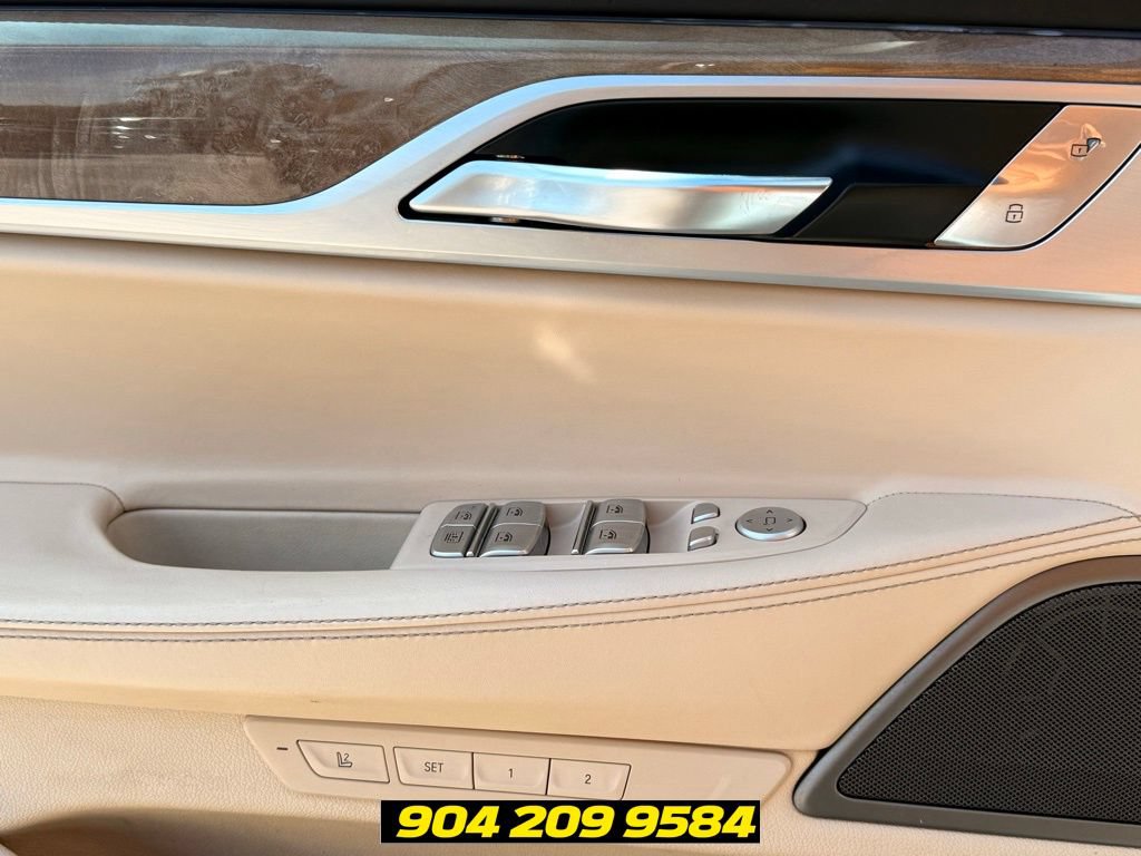 Used 2020 BMW 740i w/ Luxury Rear Seating Package RWD image 13