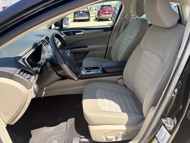 Used 2019 Ford Fusion SE FWD image 13