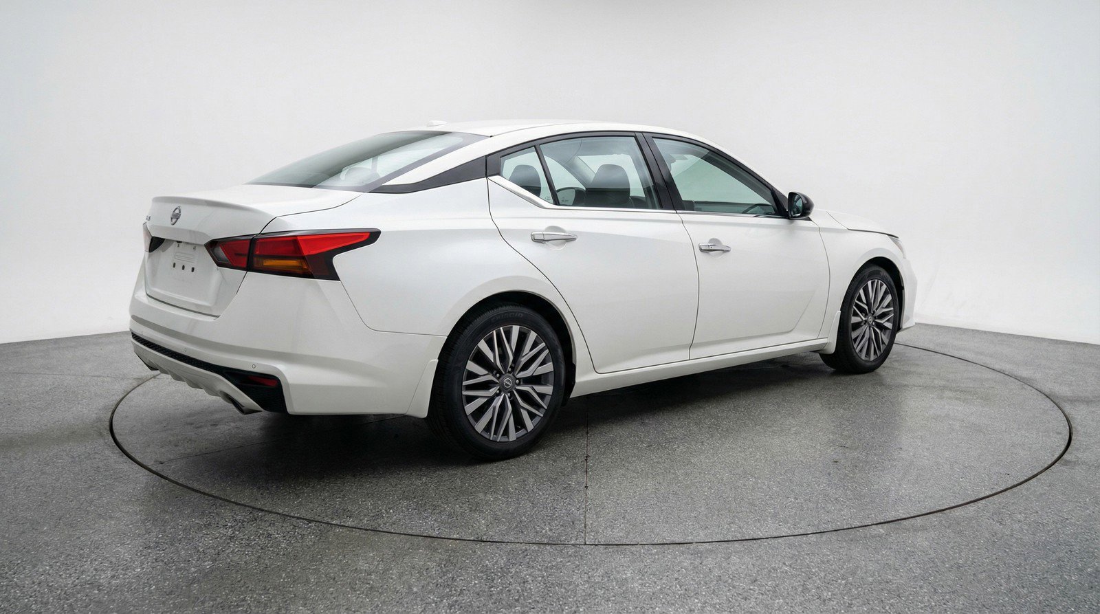 Used 2025 Nissan Altima 2.5 SV FWD image 9