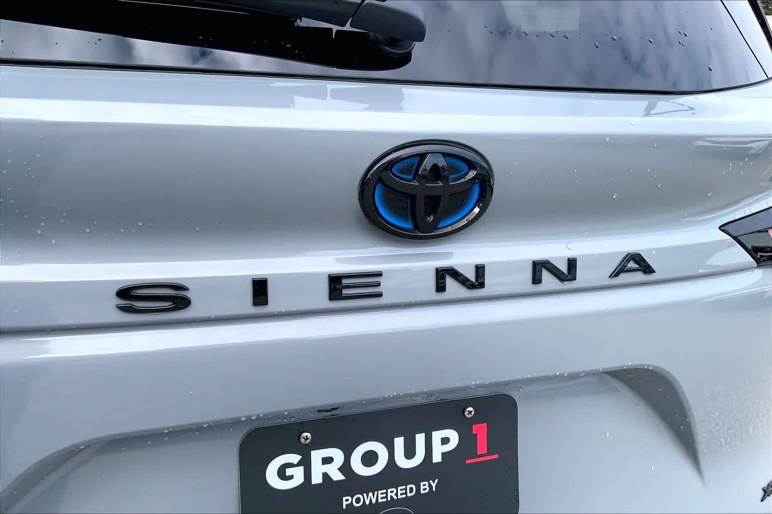 Used 2025 Toyota Sienna XSE w/ XSE Plus Package AWD/4WD image 33