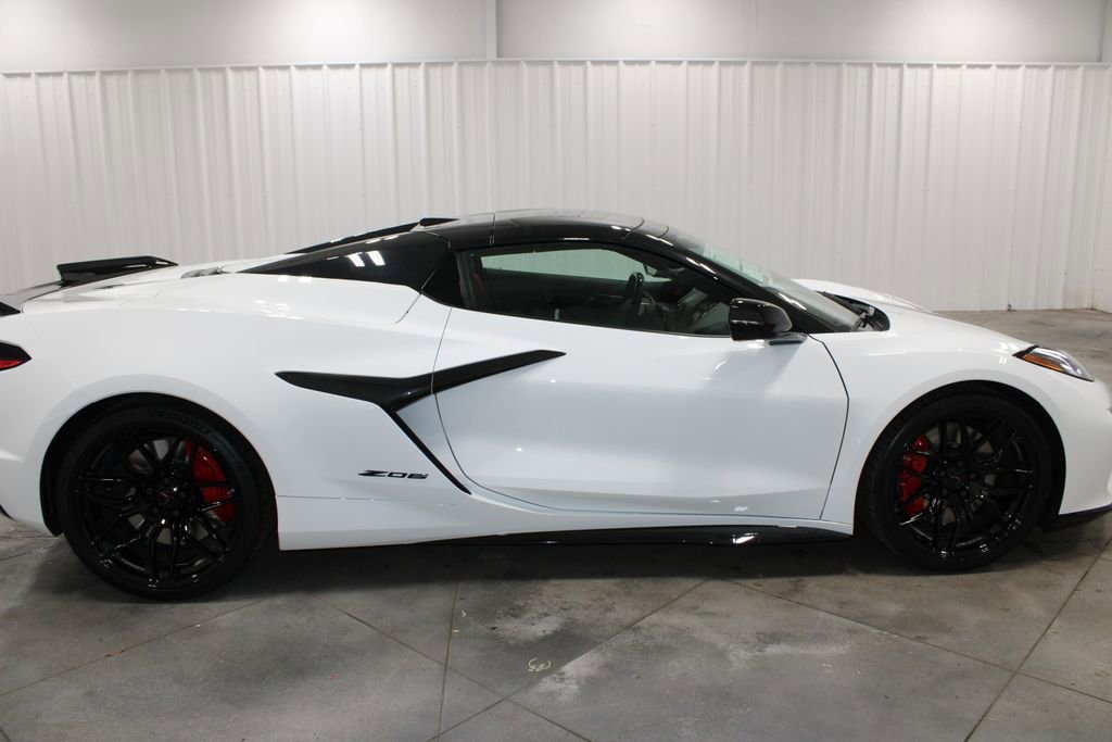 New 2026 Chevrolet Corvette Z06 w/ Stealth Interior Trim Package RWD image 11