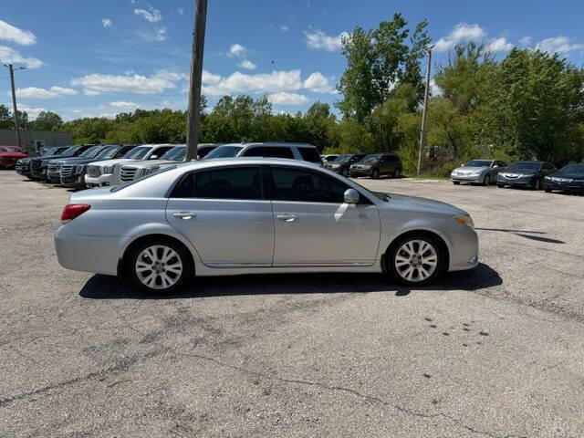 Used 2012 Toyota Avalon FWD image 3